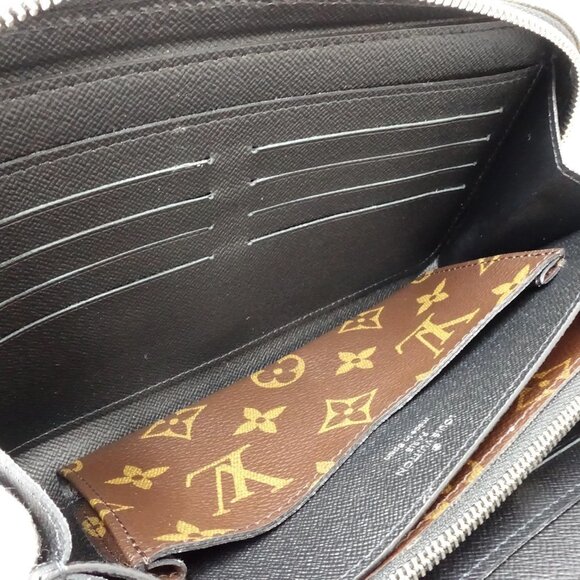 LOUIS VUITTON Brown Monogram Wallet - Picture 6 of 10